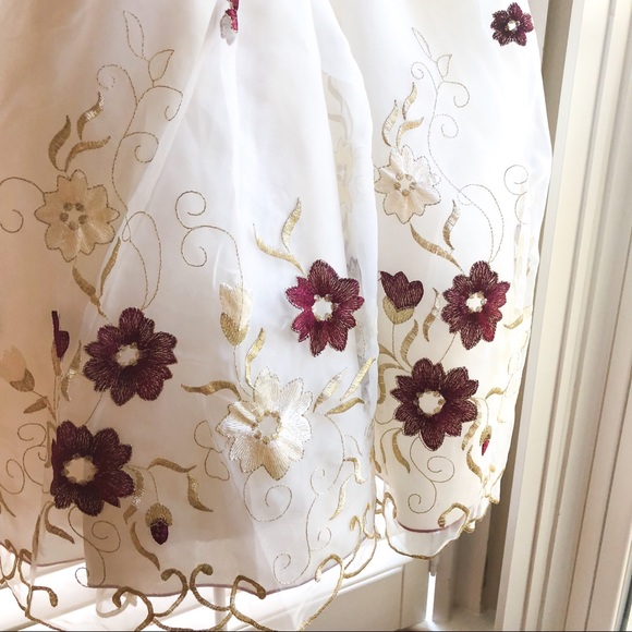 NWOT Beautiful Embroidered Flower Girl Dress Sz 6 - Picture 2 of 4